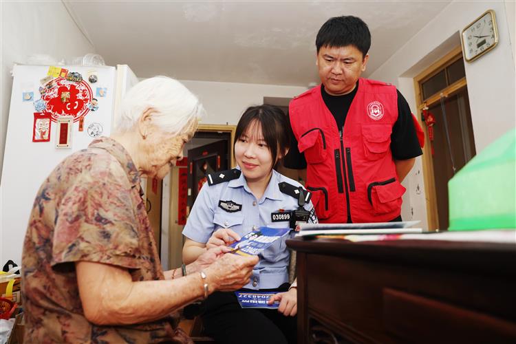 巾帼不让须眉 撑起平安建设“半边天” 